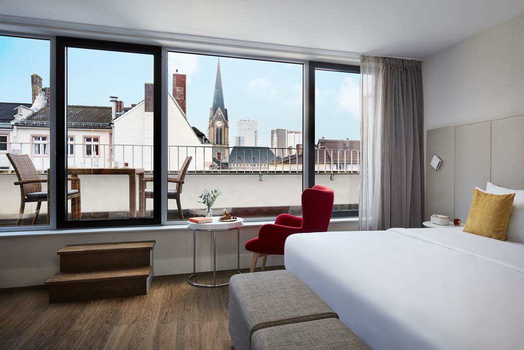 Inside the guestroom of Avani Frankfurt City Hotel