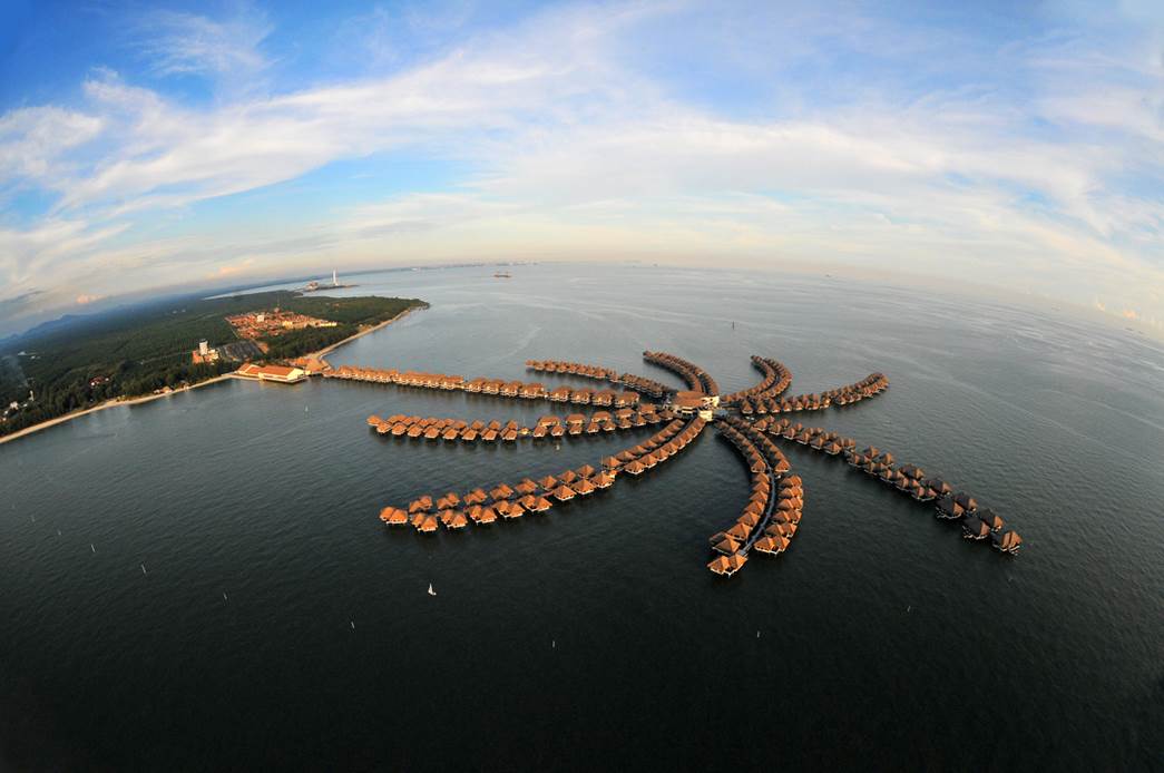 Aerial view of Avani Sepang Goldcoast Resort on the water