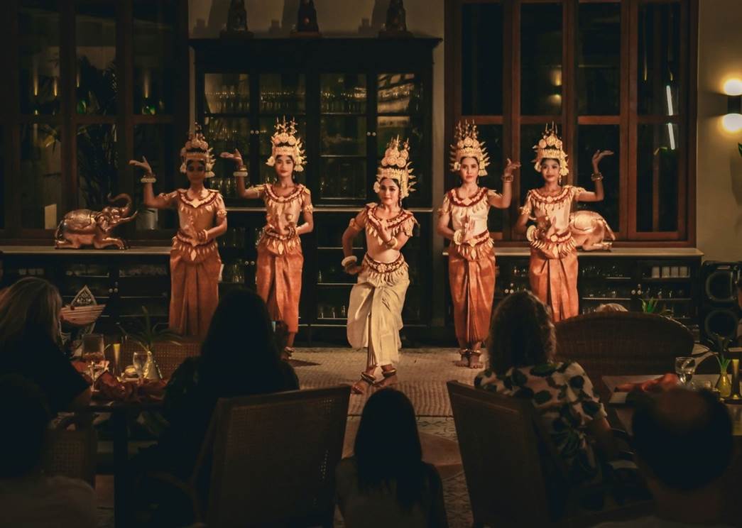 Apsara dance performance at FCC Angkor by Avani