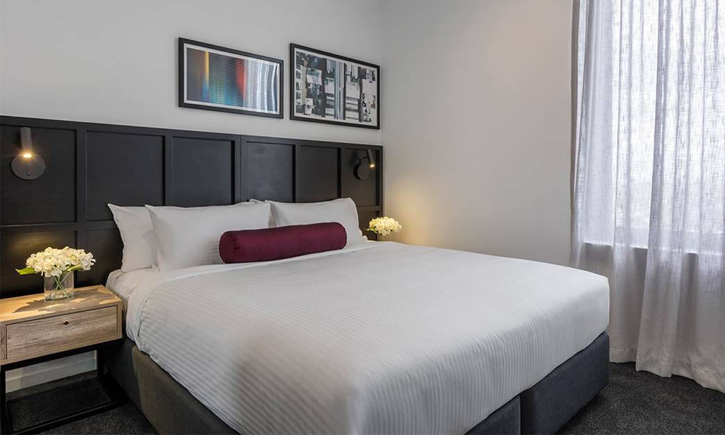 Comfortable king size bed with 300 thread count sheets