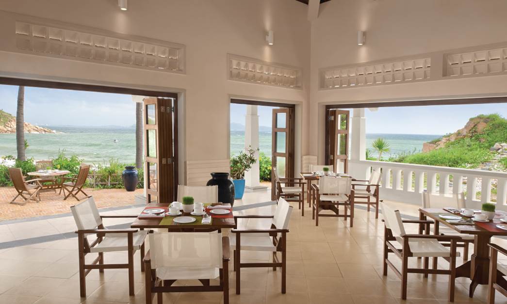 Avani Quy Nhon cliff-side dining at Tre Restaurant
